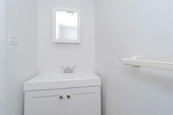 61 Merivale LN, Staten  Island, NY 10304