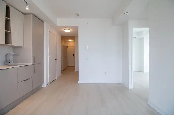 3900 Confederation Pkwy #711, Mississauga, ON L5B 0M3