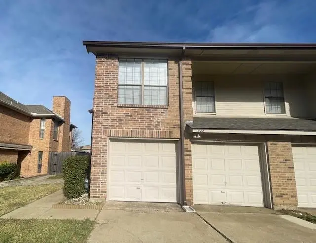 1226 W Hudgins Street, Grapevine, TX 76051