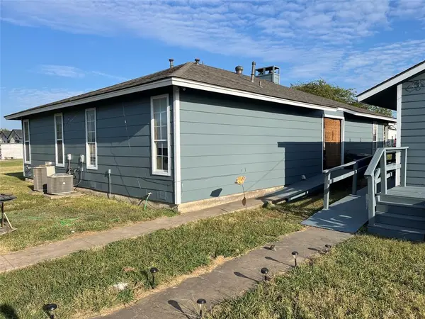 213-215 W Cedar Street, Gunter, TX 75058