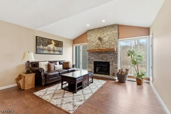 25 Stone Row Ln, Jefferson Twp., NJ 07438