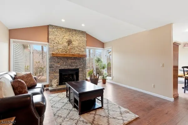 25 Stone Row Ln, Jefferson Twp., NJ 07438