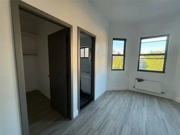 320 Bay Ridge Pkwy, Brooklyn, NY 11209