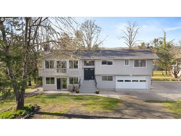 3905 CARNES RD, Roseburg, OR 97471