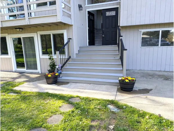 3905 CARNES RD, Roseburg, OR 97471