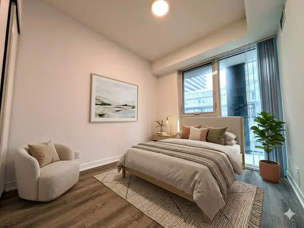 180 Front ST E #1807, Toronto C08, ON M5A 0A9