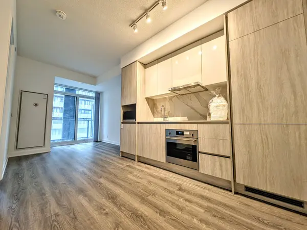 180 Front ST E #1807, Toronto C08, ON M5A 0A9