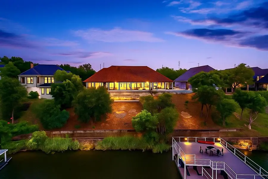 7004 Stone Bluff Court, Granbury, TX 76048