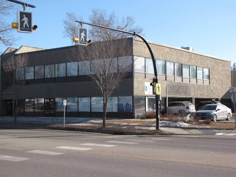 4924 48 AVE #B, Innisfail, AB T4G 1N7