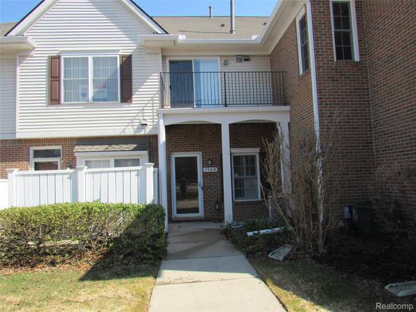 798 Amberly DR #B, Waterford Charter Township, MI 48328