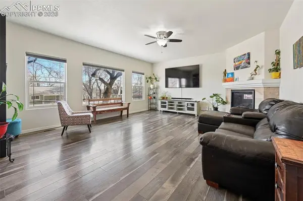 734 N Walnut ST, Colorado Springs, CO 80905