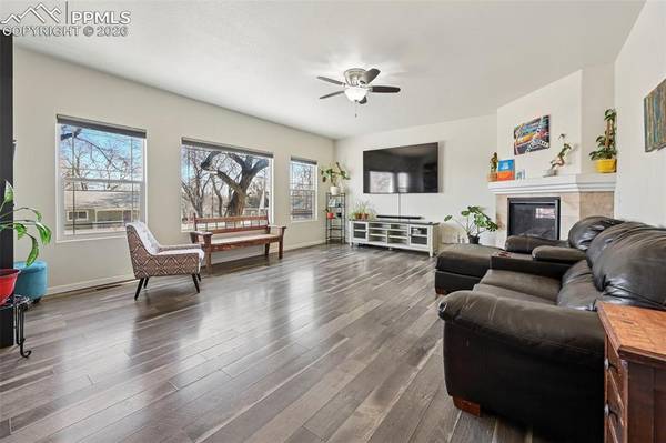 734 N Walnut ST, Colorado Springs, CO 80905