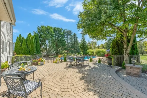 10 Heath Rd, Readington Twp., NJ 08889