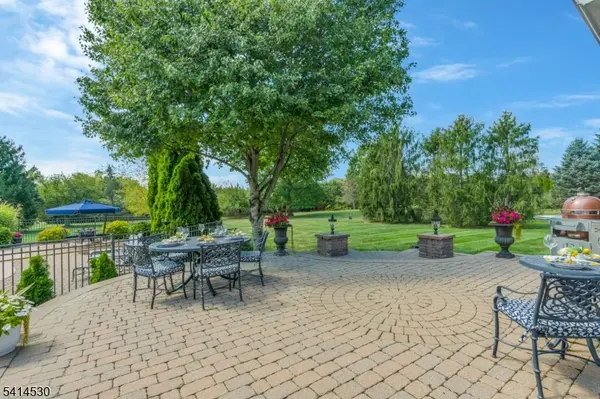 10 Heath Rd, Readington Twp., NJ 08889