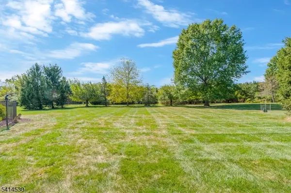 10 Heath Rd, Readington Twp., NJ 08889