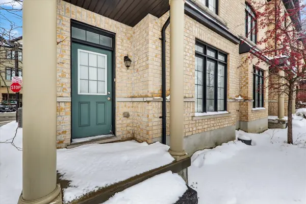 84 Quarrie LN, Ajax, ON L1T 0N1