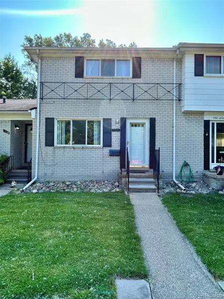 166 N Christine CIR, Mt. Clemens, MI 48043