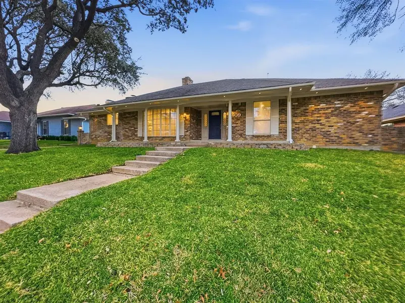 2409 Castle Street, Irving, TX 75038