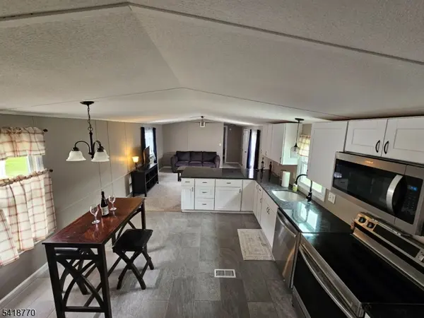 10 Clover, White Twp., NJ 07823