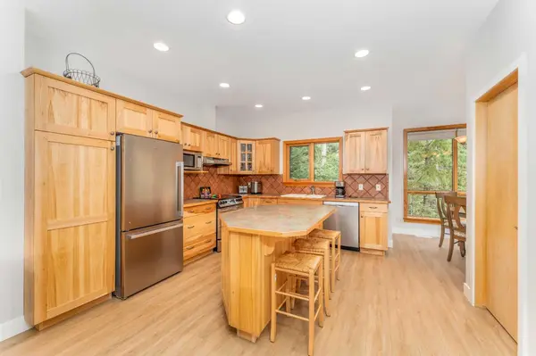 300 Eagle Terrace RD #2, Canmore, AB T1W 3E5