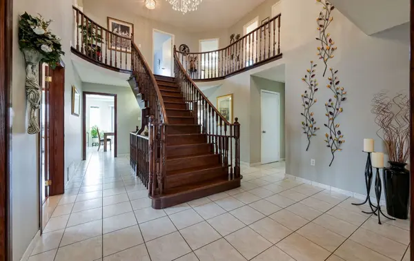 100 Hinchley Wood GRV, Brampton, ON L6V 4J1