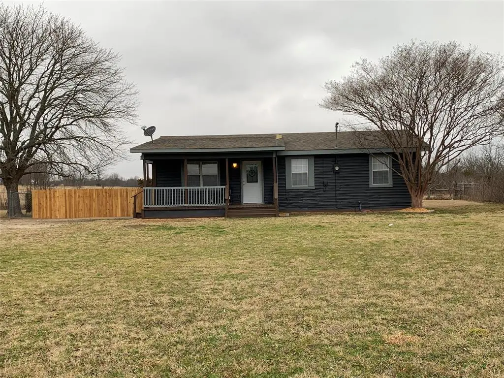 2082 Fm 1566, Wolfe City, TX 75496