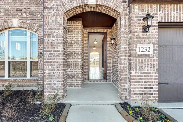 1232 Starlight Avenue, Aubrey, TX 76227