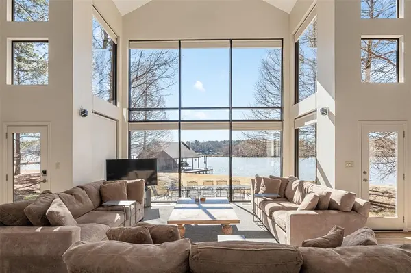 375 Eagle Point Drive W, Mount Vernon, TX 75457