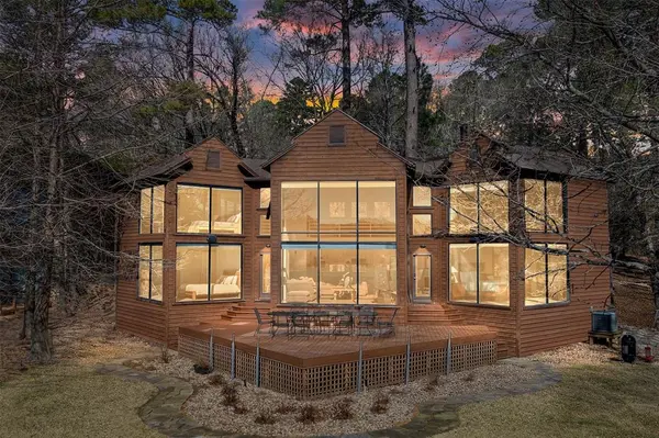 375 Eagle Point Drive W, Mount Vernon, TX 75457