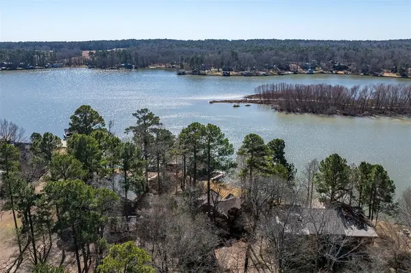 375 Eagle Point Drive W, Mount Vernon, TX 75457