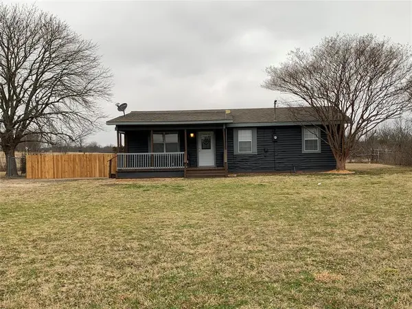 2082 Fm 1566, Wolfe City, TX 75496