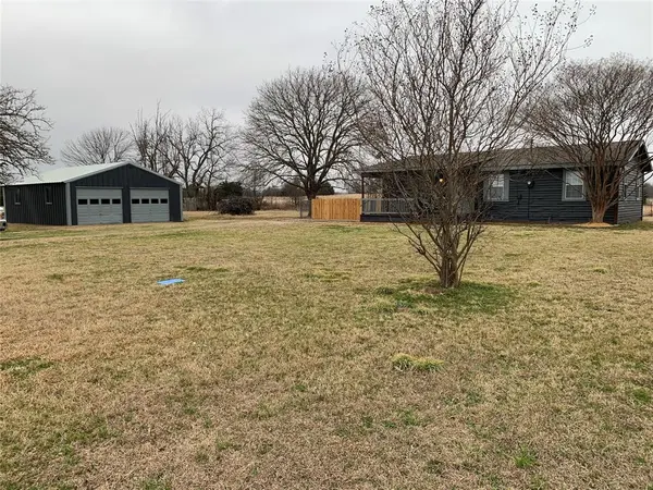 2082 Fm 1566, Wolfe City, TX 75496
