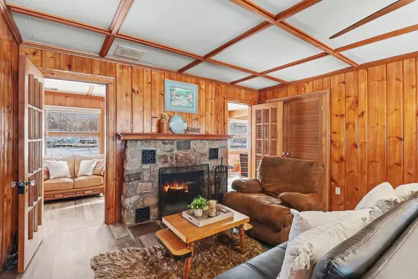 11637 Algonquin DR, Hamburg Twp, MI 48169