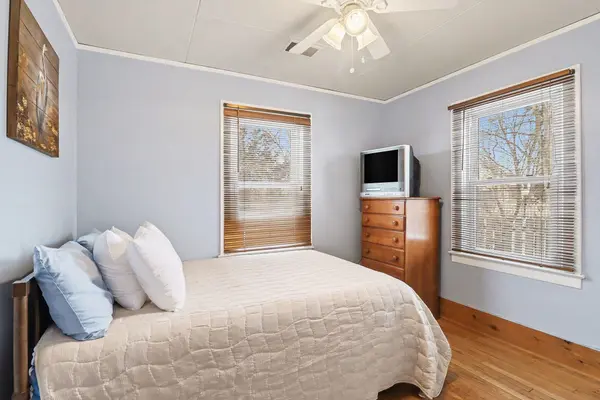 11637 Algonquin DR, Hamburg Twp, MI 48169