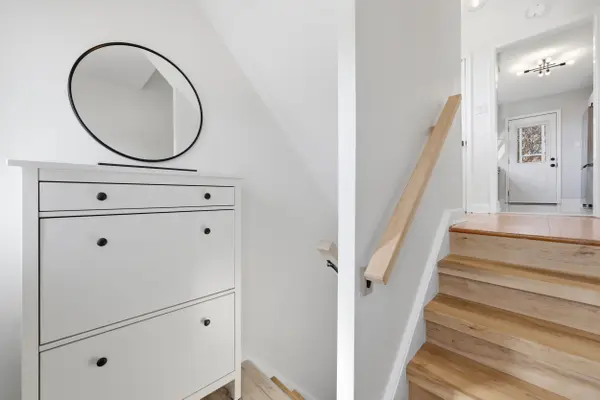 4527 Bennett RD, Burlington, ON L7L 1Y5