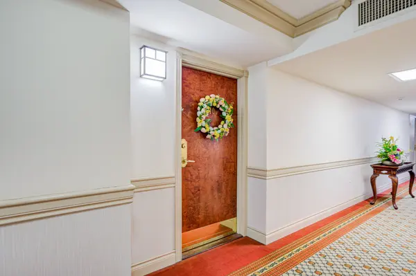 100 Burloak DR #2406, Burlington, ON L7L 6P6