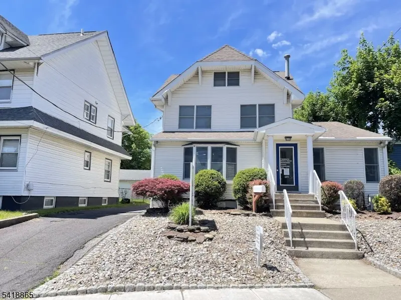 697 Kearny Ave, Kearny Town, NJ 07032