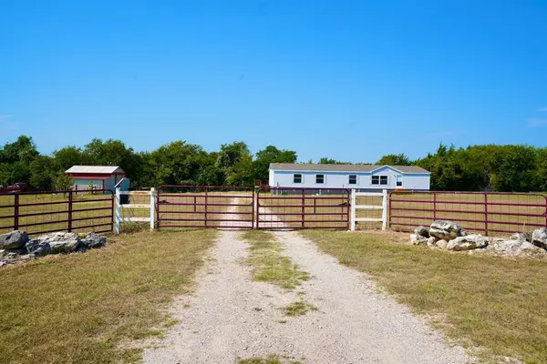 245 Oak Hill Court, Waxahachie, TX 75167