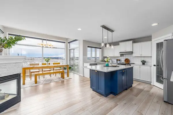 33 Royal Crest TER NW, Calgary, AB T3G 4M3