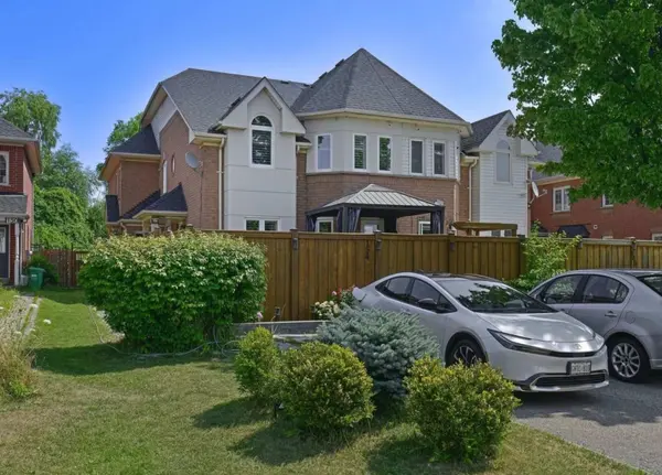 156 Pressed Brick DR, Brampton, ON L6V 4K6