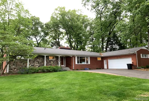 2530 Worcester RD, West Bloomfield Charter Township, MI 48323