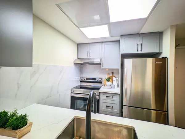 7 Bishop AVE #1704, Toronto C14, ON M2M 4J4