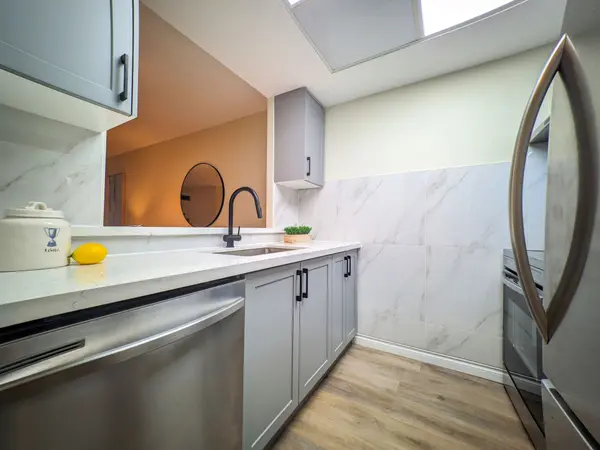 7 Bishop AVE #1704, Toronto C14, ON M2M 4J4