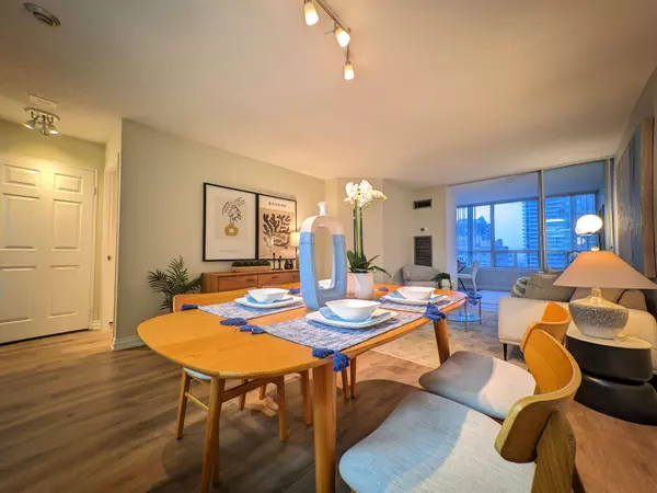 7 Bishop AVE #1704, Toronto C14, ON M2M 4J4