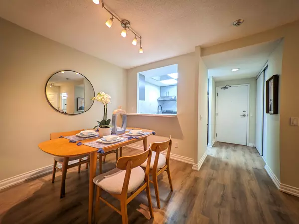 7 Bishop AVE #1704, Toronto C14, ON M2M 4J4