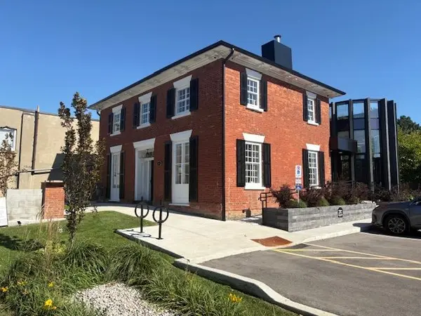 13 Thomas ST #13A, Mississauga, ON L5M 1Y4