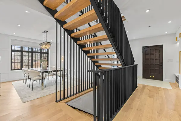 977 Unsworth AVE, Burlington, ON L7T 1R2