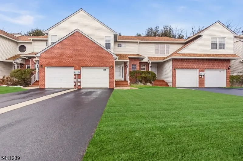 84 Drew Ct, Manalapan Twp., NJ 07726