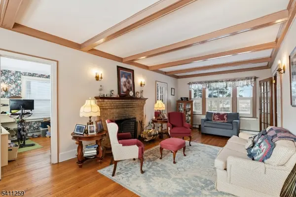 23 Pleasant Pl, Kearny Town, NJ 07032