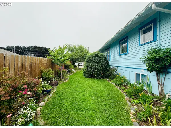 830 DIVISION ST SE, Bandon, OR 97411